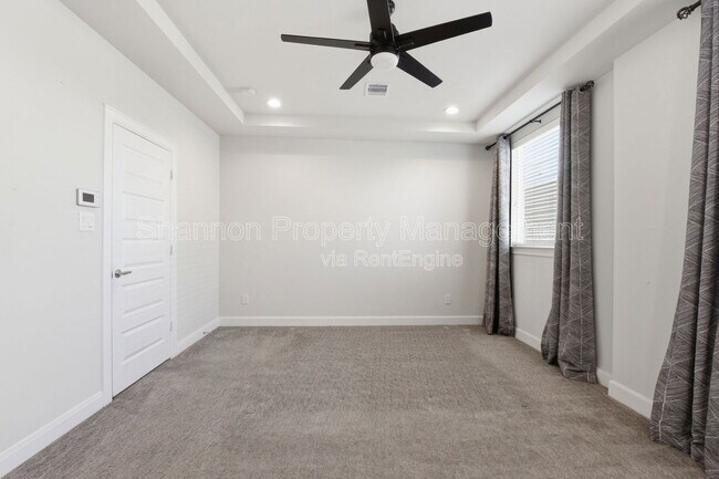 Building Photo - 3024 Charline