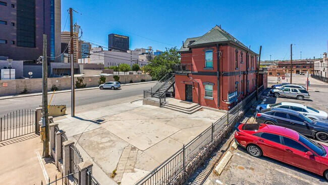 Building Photo - 702 Myrtle Ave