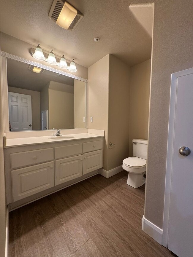 Building Photo - 3 Bed 2.5 Bath Townhome in Orange