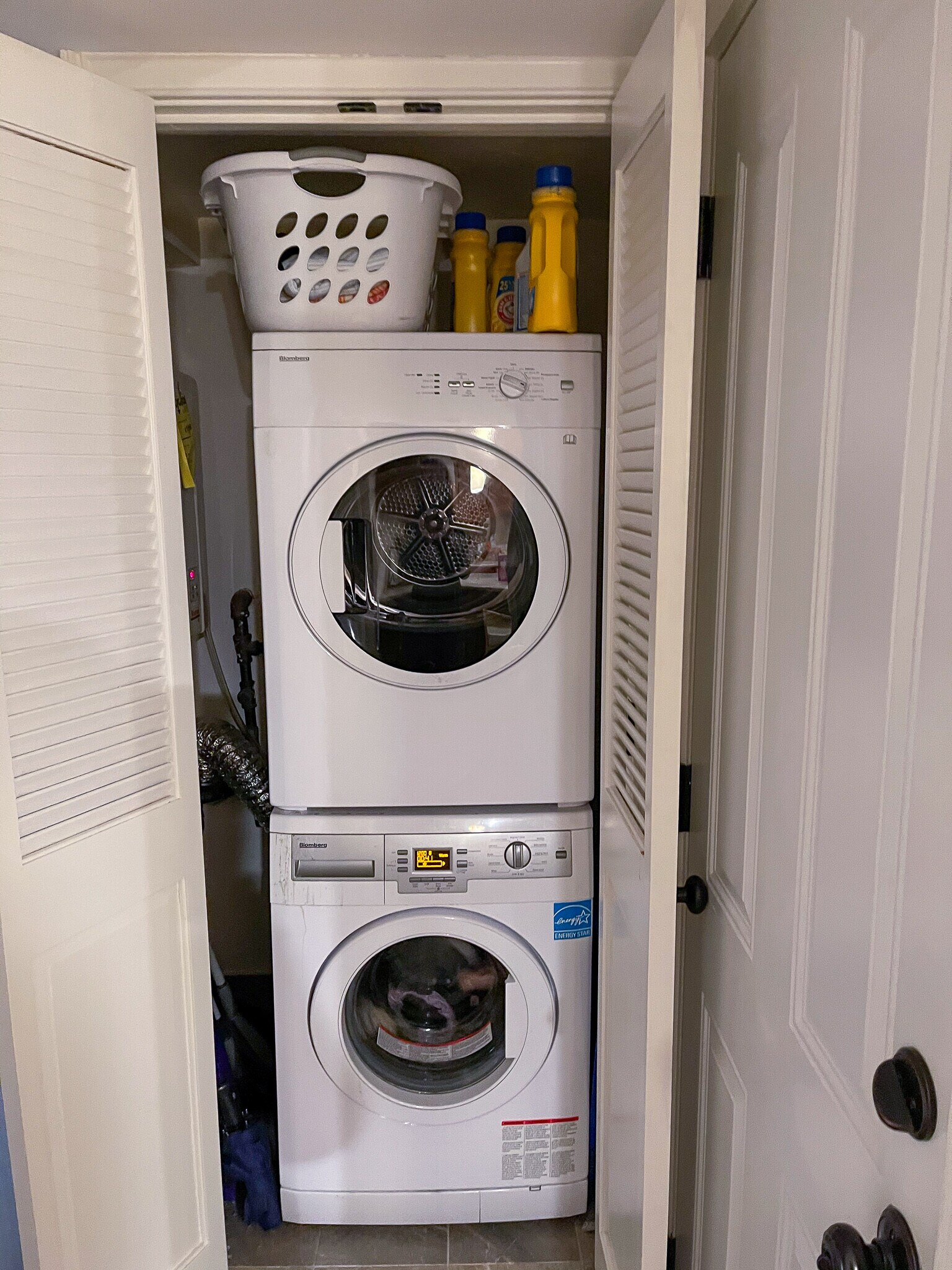 in unit washer and dryer - 15 Stillman St