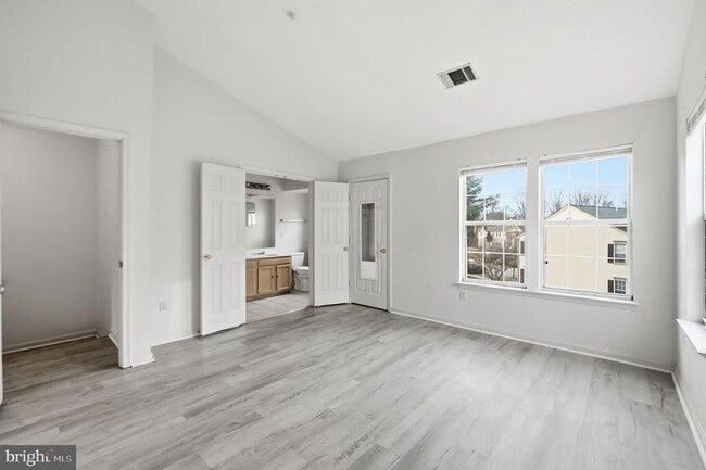 Building Photo - 10606 Fitzgibbon Ct