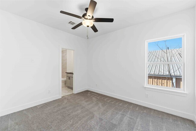 Building Photo - 2217 Lee St