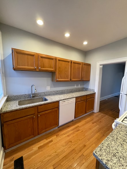 Building Photo - 80 W Greenwood Ave