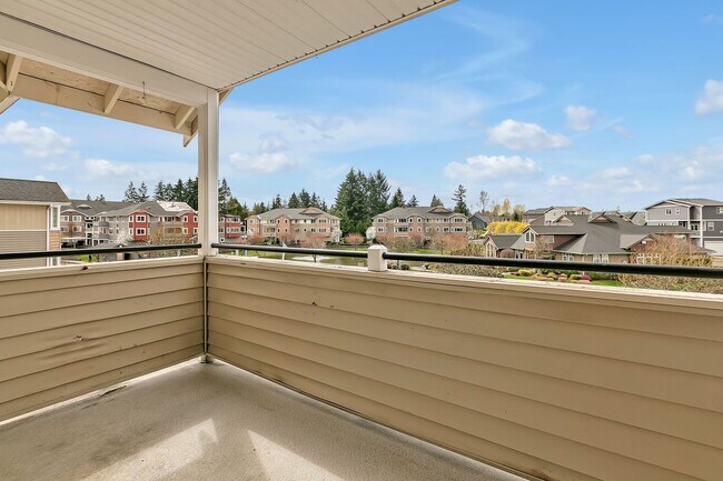 Building Photo - Perfectly Placed Condo In the Heart of Puyallup