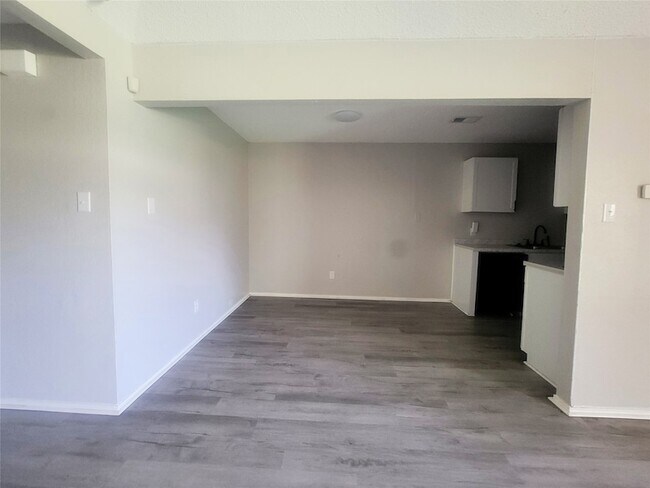 Building Photo - 3411 Stonewall Ln