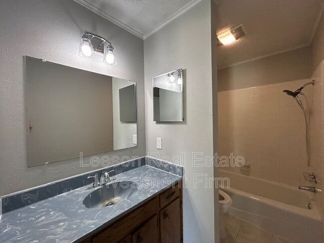 Building Photo - 5410 Mary Dr