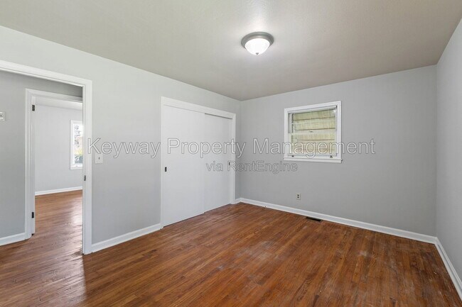 Building Photo - 2105 Eastland Dr