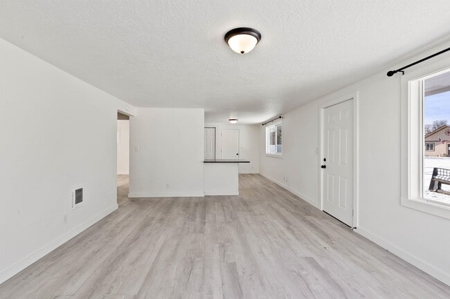 Building Photo - 1027 S Beeman St