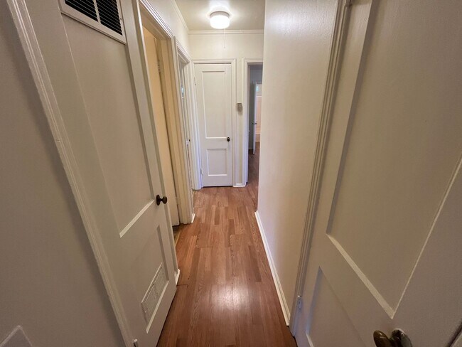 Building Photo - Great Student Housing.  3bd (Has been converted to 4 bedroom in past) 3bath house a block and a h...