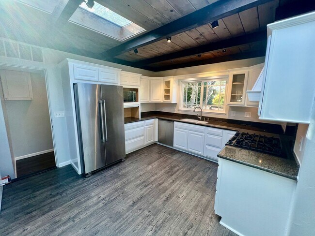 Building Photo - Single Family Home in Pacific Grove Neighb...