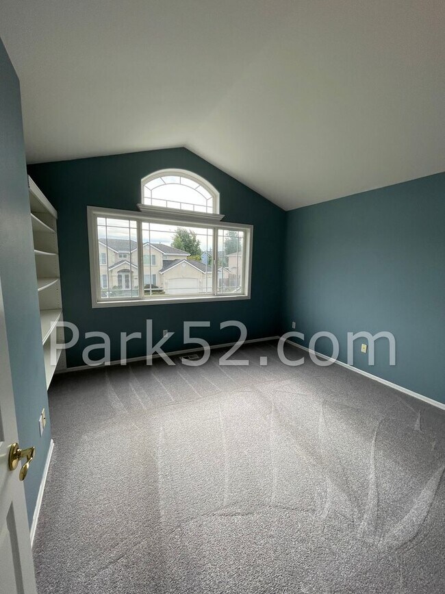 Building Photo - $500 Off 1st Full Month!  Browns Point NE ...