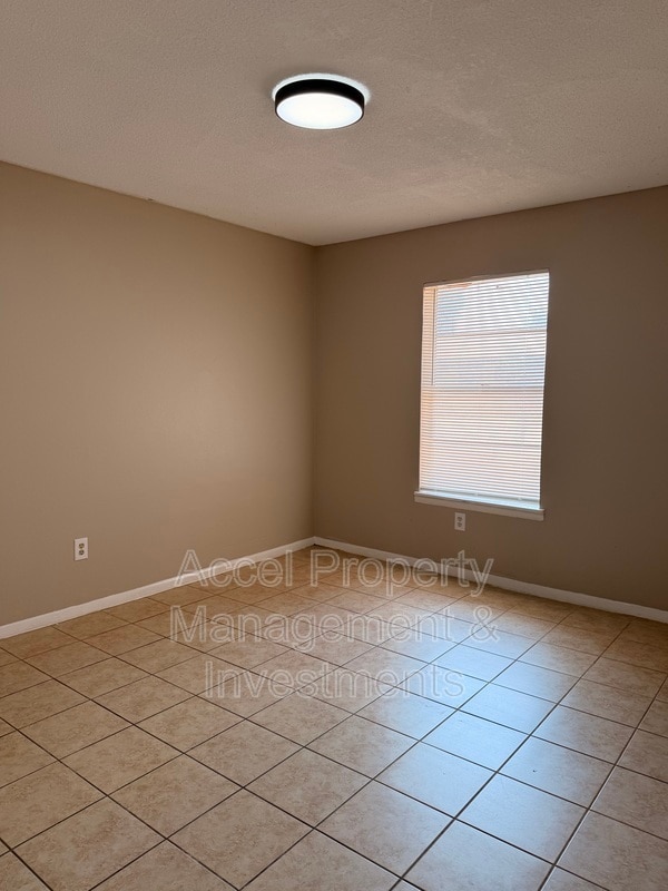 Building Photo - 2401 Gumwood Ave W