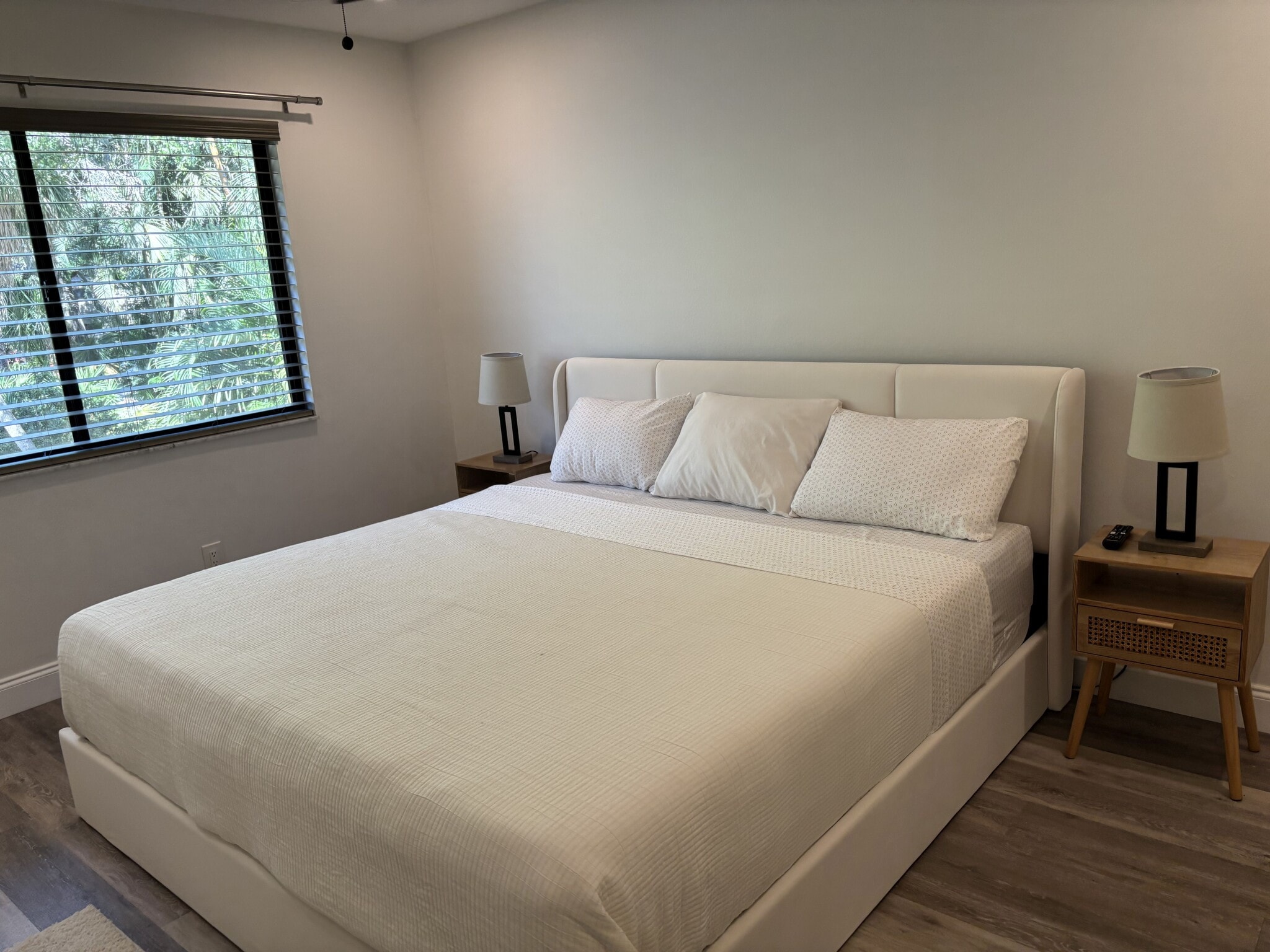 Bedroom - King size bed - 1709 Pelican Cove Rd