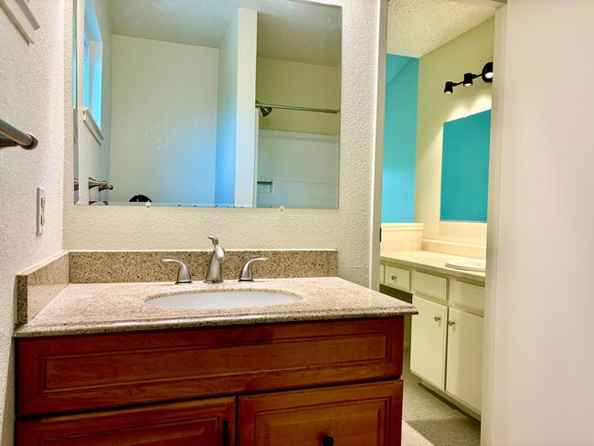 Building Photo - House like 2bed/1.5 Bath Condo with Spacious Corner Yard and 2 Car Garage