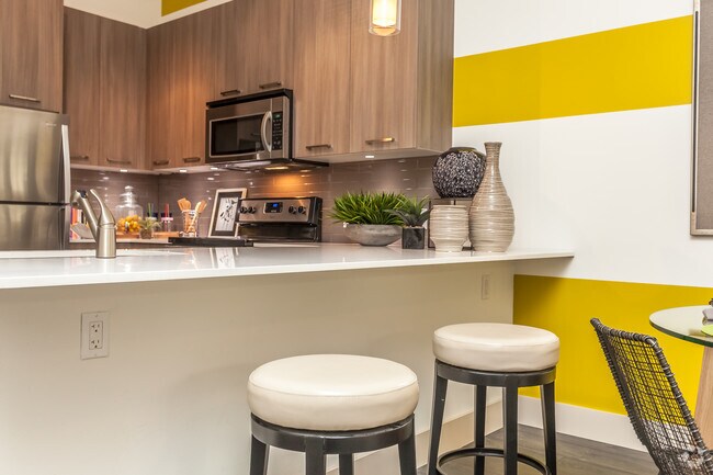 Eat-In Kitchen - Berkshire Coral Gables