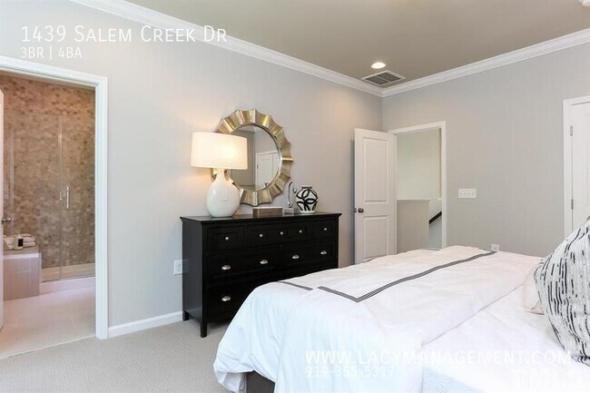 Building Photo - 1439 Salem Creek Dr