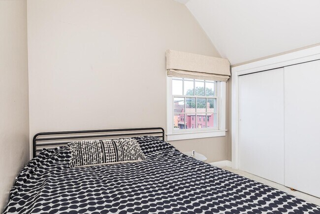 Building Photo - 279 Marcy St