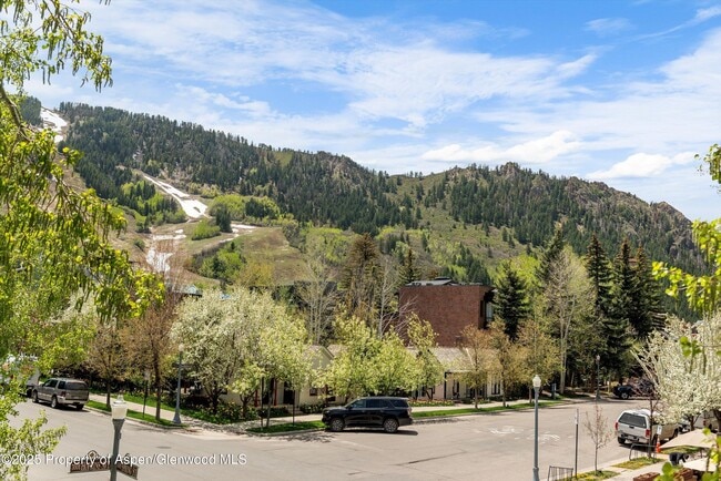 Building Photo - 120 S Spring St