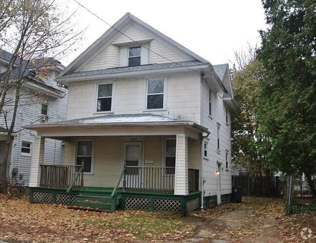 Building Photo - 136 Hollinger Ave