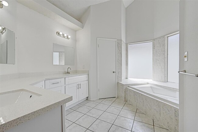 Building Photo - 6235 W Willow Bluff Rd