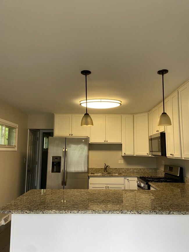 Building Photo - This property is available on a rent-to-own basis.