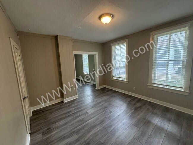 Building Photo - 721 3rd St
