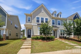 Building Photo - 15764 Country House St