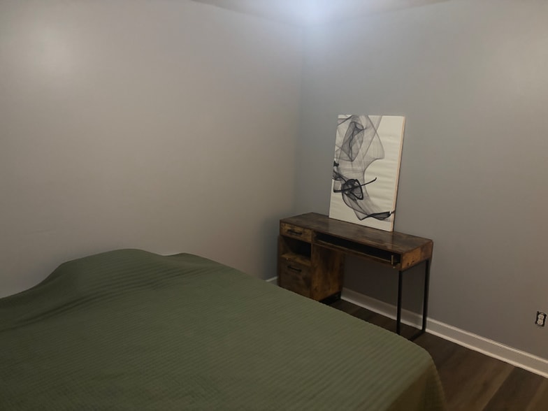 Building Photo - 1624 N Cherry St