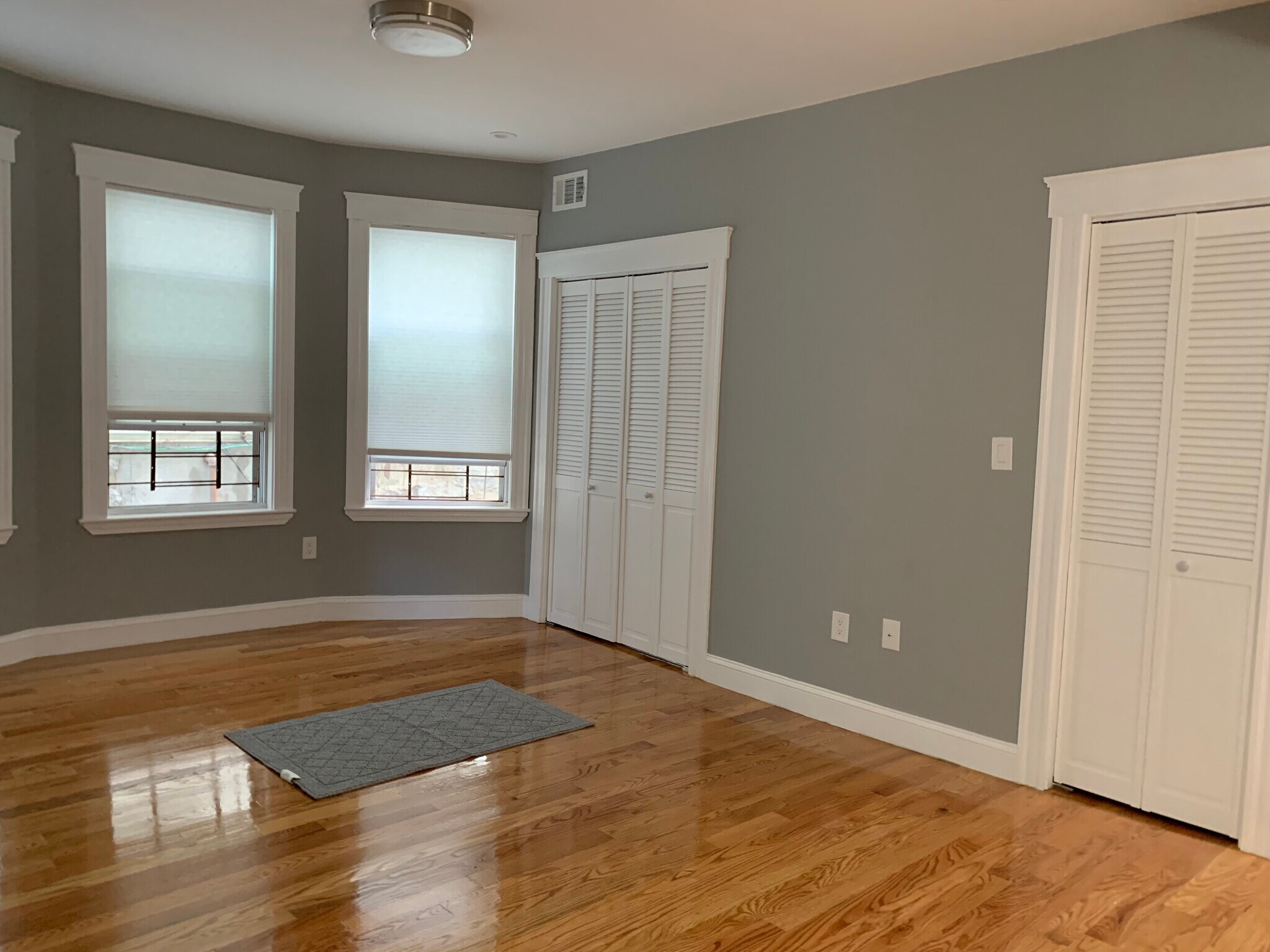 Building Photo - 148 Hillside St