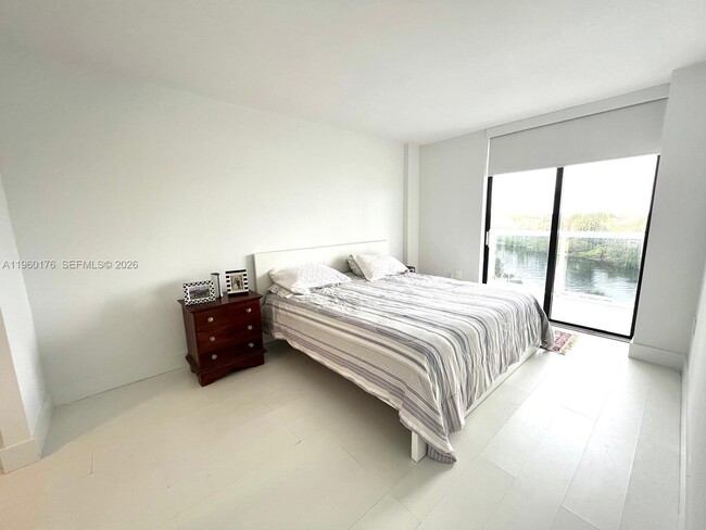 Building Photo - 20515 E Country Club Dr