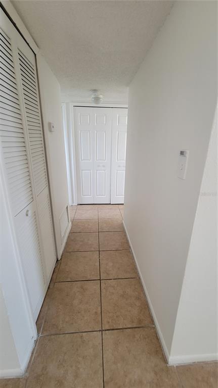 Building Photo - 826 Sky Lake Cir