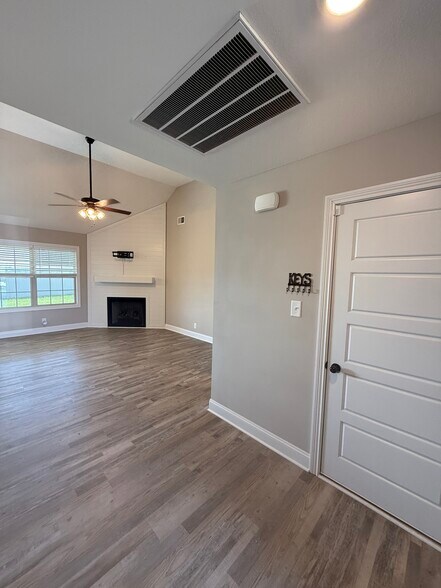 Building Photo - 1100 Cardinal Creek Dr