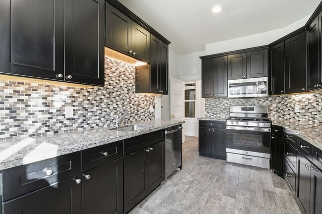 Primary Photo - 1473 Clay St