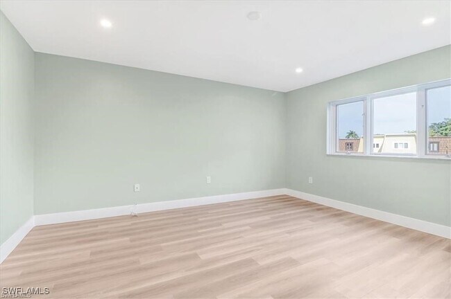 Building Photo - 407 Meadowlark Ln