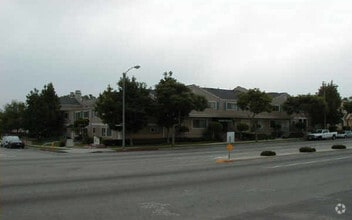Building Photo - Redondo Townhomes