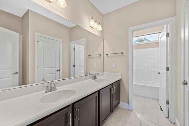 Building Photo - 4 Bedroom Home with Finished Flex Space Ab...