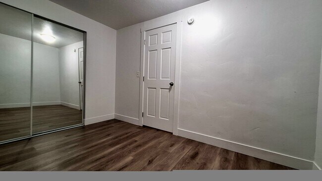 Building Photo - 935 E 600 S