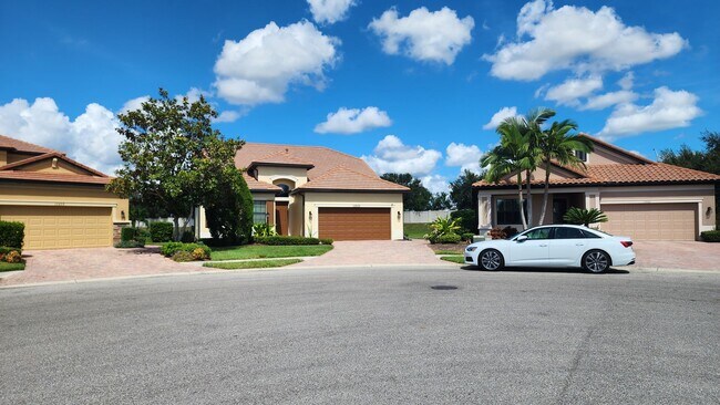 Building Photo - Lakeview Turnkey Furnished Home with Resor...