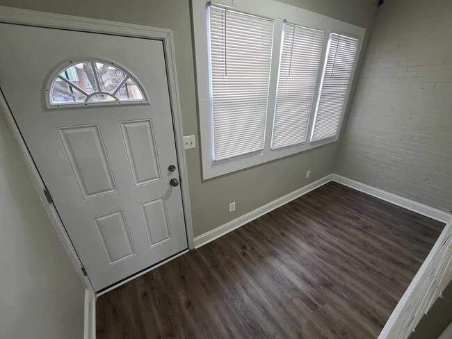 Building Photo - 3 Bedroom Townhouse in pigtown