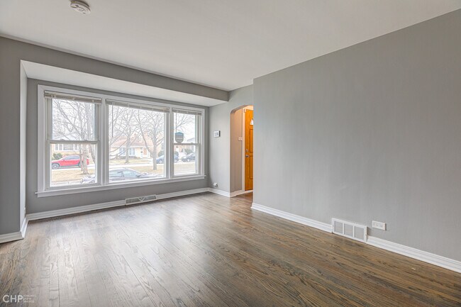 Building Photo - 5812 W 63rd Pl