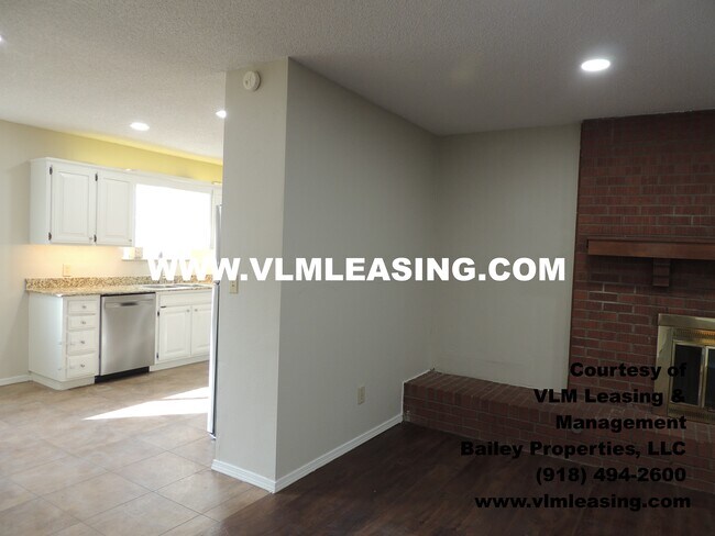 Building Photo - 404 W Vicksburg St