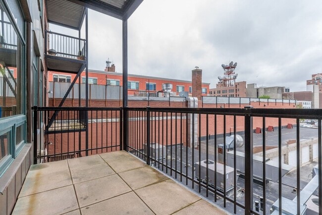 Building Photo - ALL UTILITIES INCLUDED - Furnished Downtow...
