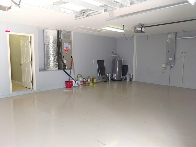 Building Photo - Annual Rental: Luxurious 4 Bedroom 3 bath ...