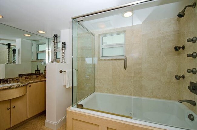 Building Photo - 333 NE 21st Ave