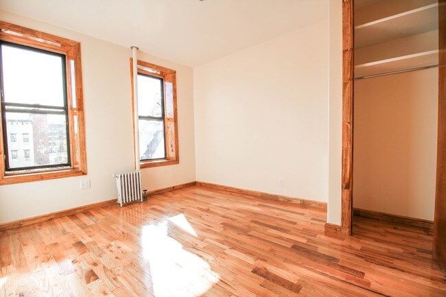 Primary Photo - 134 Boerum St