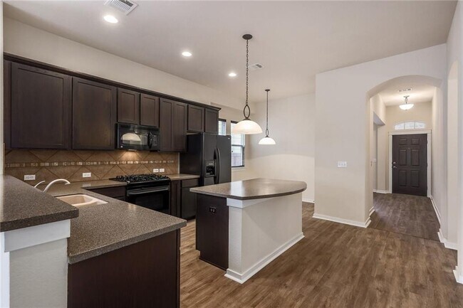 Building Photo - 1925 Littlefield St