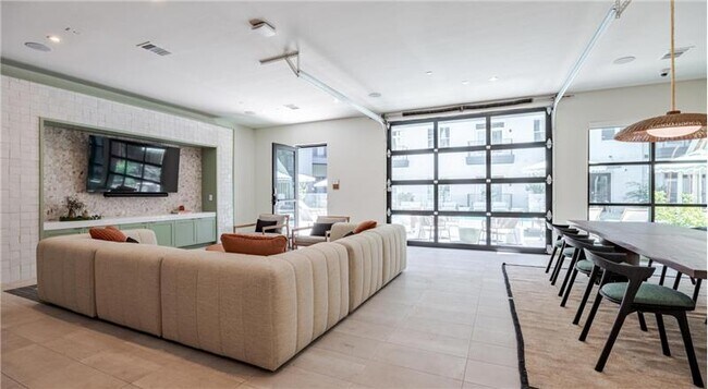 Building Photo - 5902 Westminster Dr