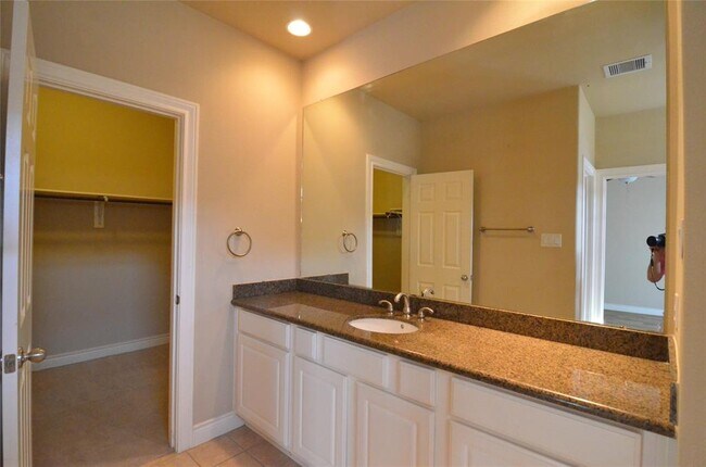 Building Photo - 9006 Harbor Hills Dr