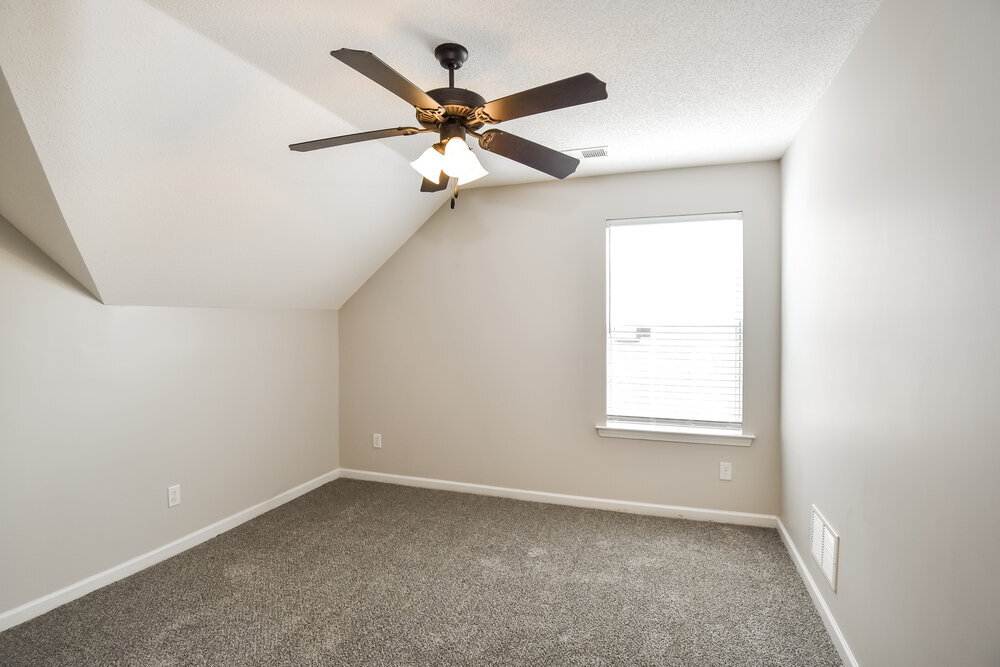 Building Photo - 9849 White Poplar Dr