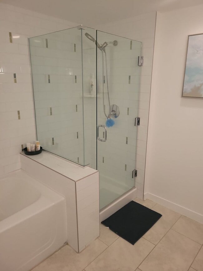 Building Photo - Stunning studio in Lake Las Vegas